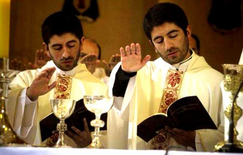 Fr_Paulo_and_Fr_Felipe_Lizama_are_twin_brothers_and_Catholic_priests_in_Chile_Photo_courtesy_of_Fr_Lizama_CNA_8_19_13